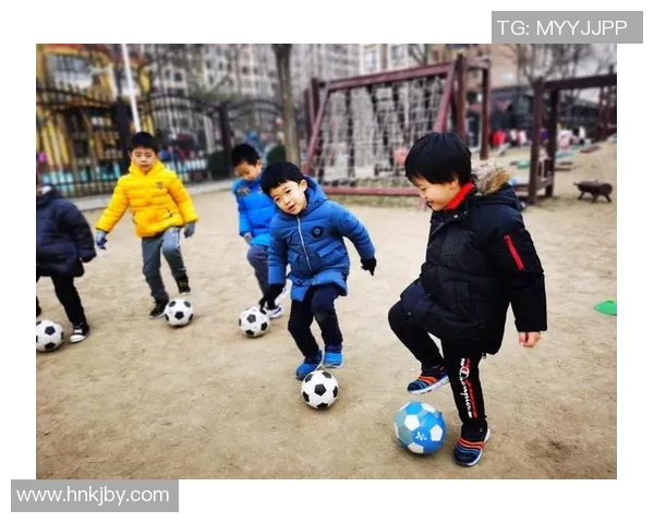 足球汗脚的秘密与解决方案探讨让你轻松应对运动中的困扰